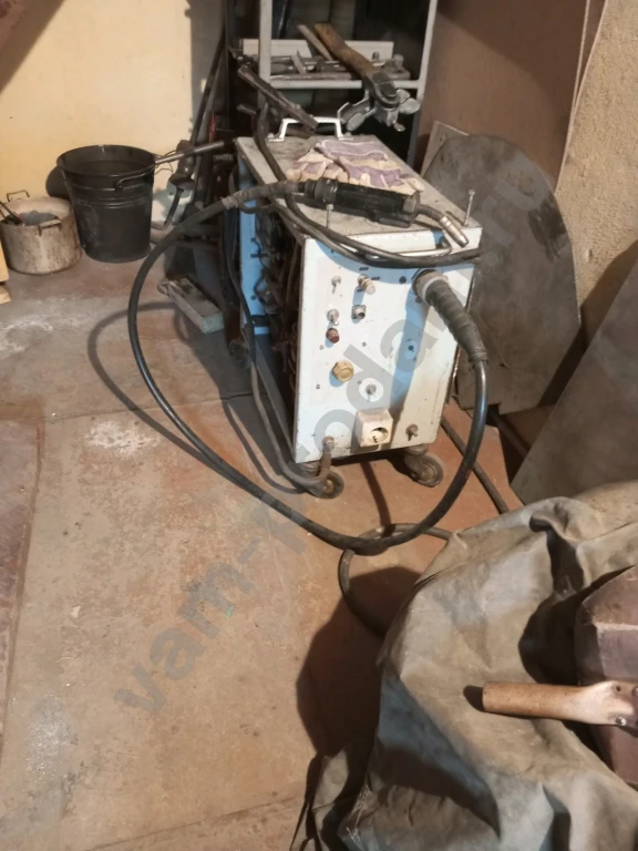 Сварочный полуавтомат.с двумя газовыми баллонами и аксесуарами