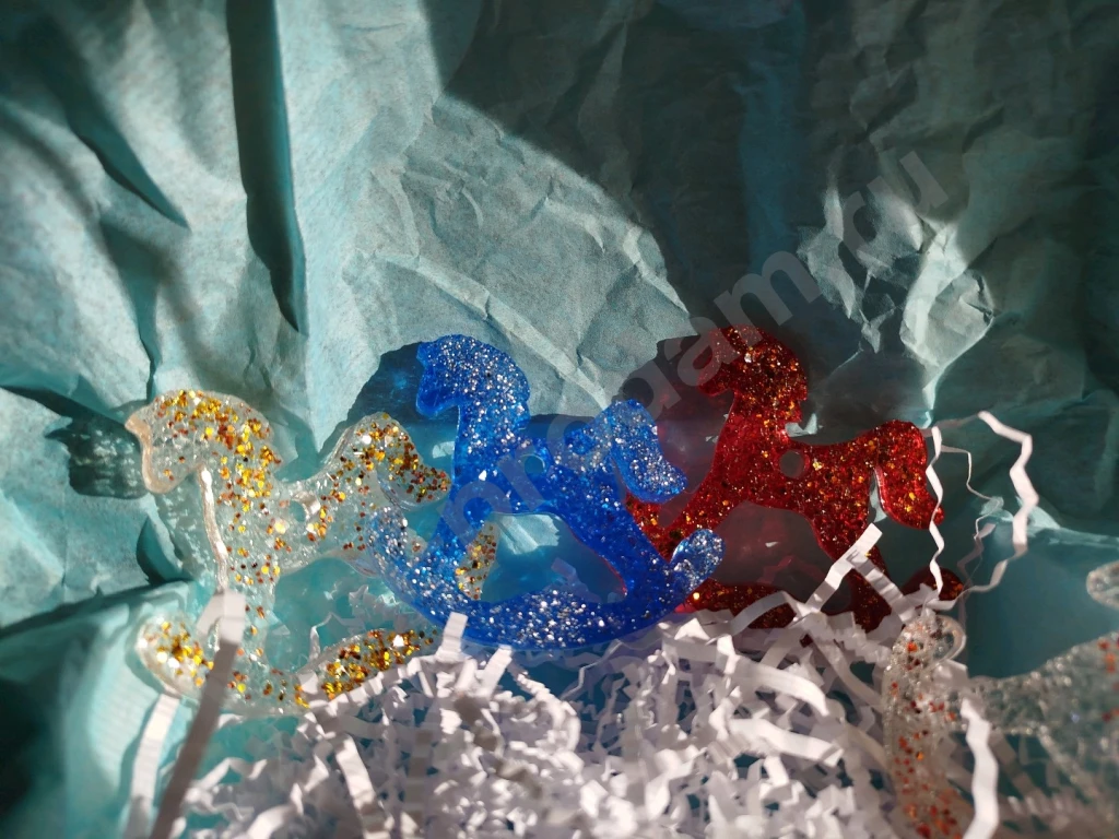 Елочная игрушка лошадка символ 2026 года конь