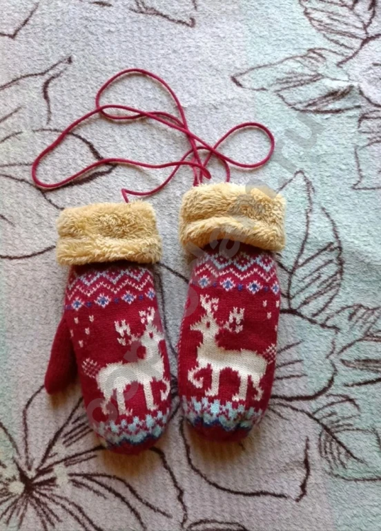 Варежки на верёвочке