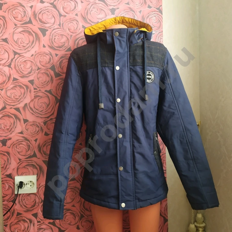 Мужская демисезонная куртка синего цвета с капюшоном