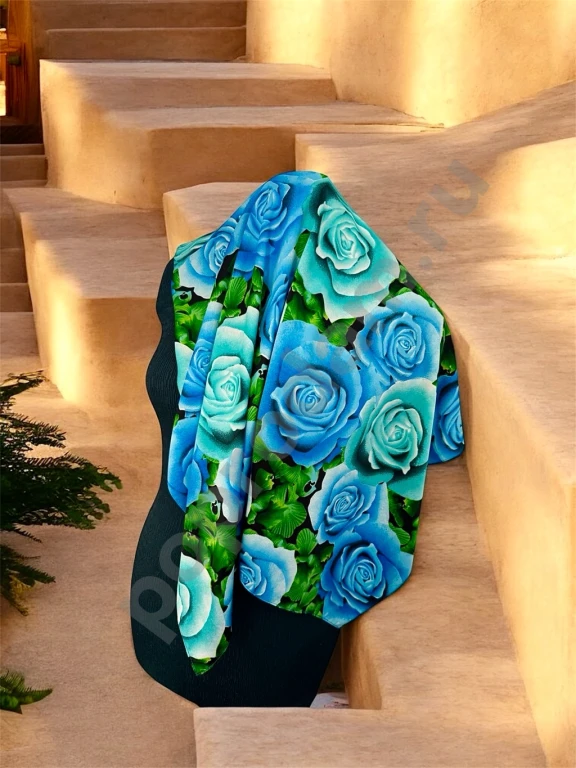 Голубой цветочный платок на голову, шею, плечи