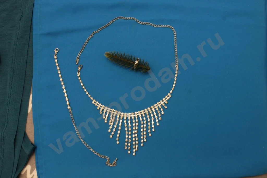 Комплект украшенийс кристаллами Сваровски из 3 предметов: колье, браслет, кольцо