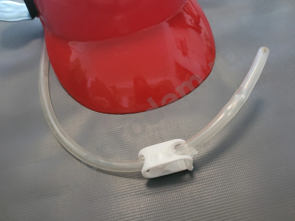 Каска для вечеринок пива красная