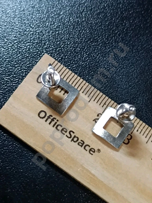 Серьги гвоздики. Серебро 925 пробы. Тризуб. На закрутках.