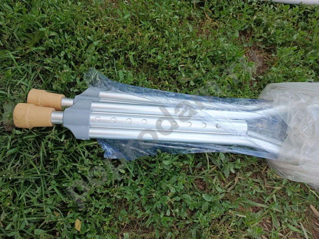 Костыли новые, разные. Взрослые и детские. Подмышечные и локтевые