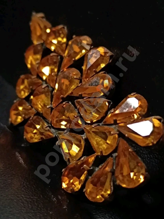 Крупная Брошь. Винтаж. Стекло.