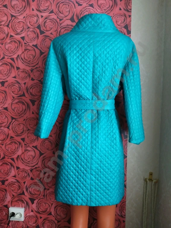 Плащ женский демисезонный прямого силуэта с поясом, воротник стойка, рукав 3/4.