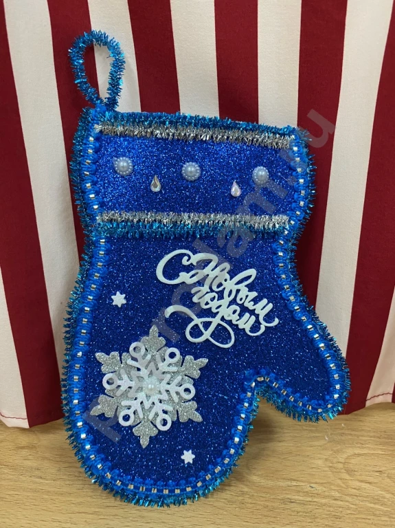 Елочное украшение варежка