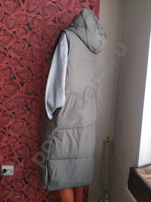 Жилет Reserved размер S 44 длинный стеганный женский тепленький с капюшоном и 2 кармана