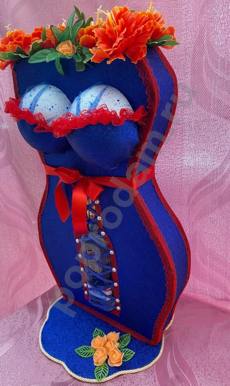 Дама в корсете