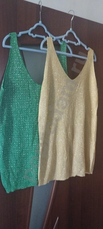 Женская майка со стразами