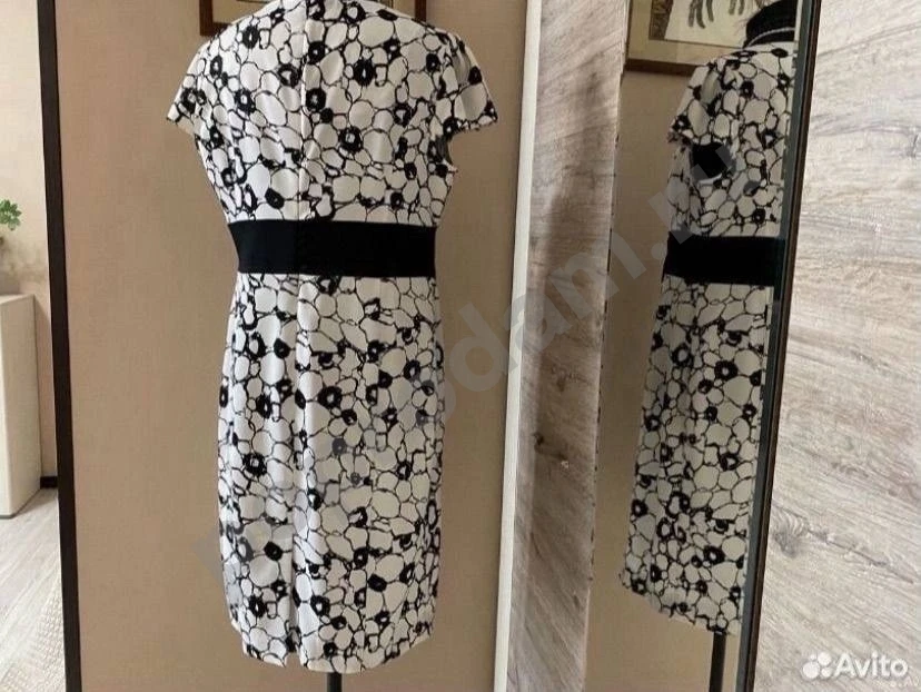 Черно-белое платье футляр 52 с бантом абстракция