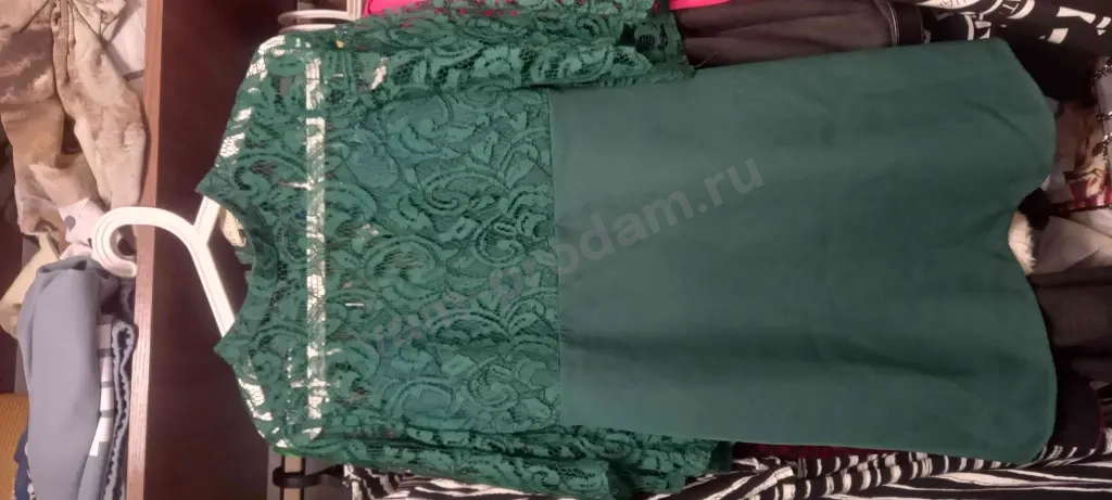 Платья вечерние