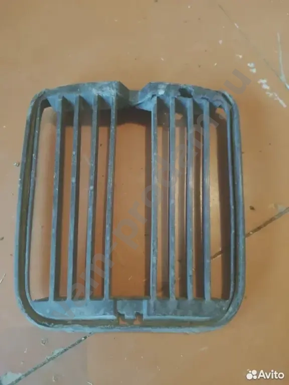 Декоративная решетка центральная ноздри бмв е12