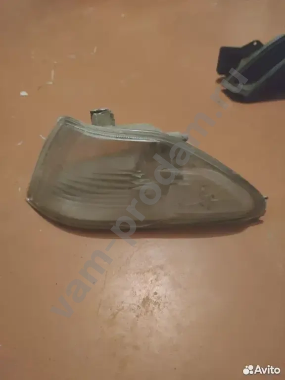 Поворотник левый Тойота Карина 210