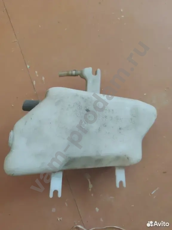 Бачок для омывающей жидкости бмв е34