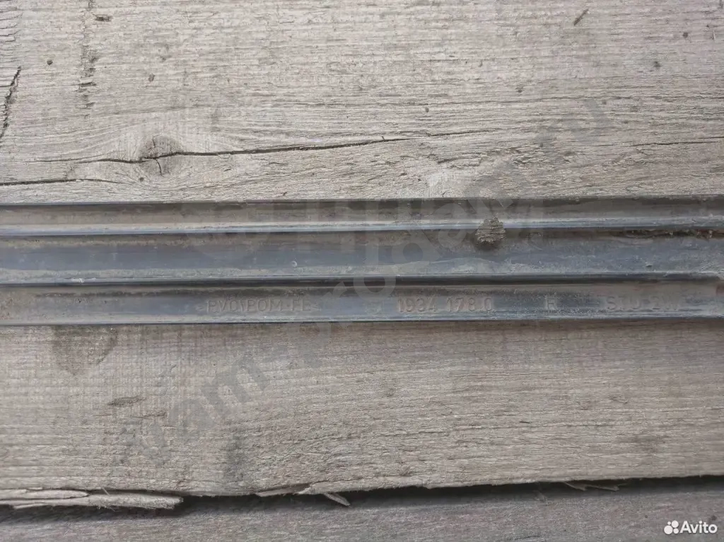 Молдинг двери передней правой средний бмв е34