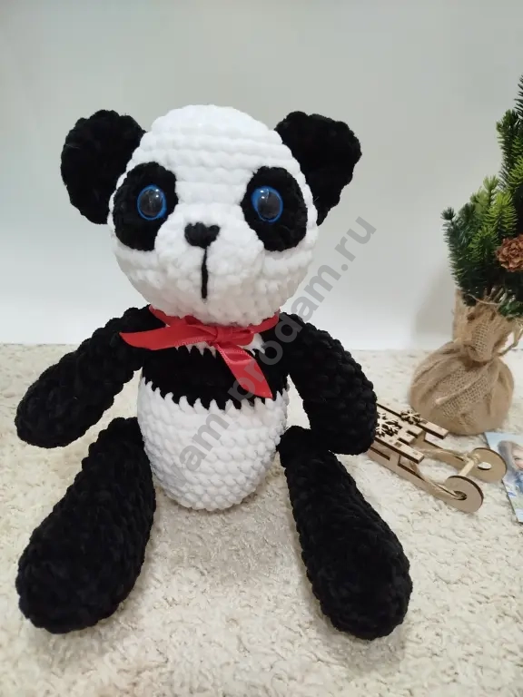 Вязаная игрушка Панда