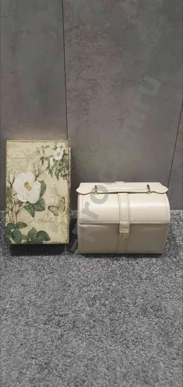 Деревянная шкатулка