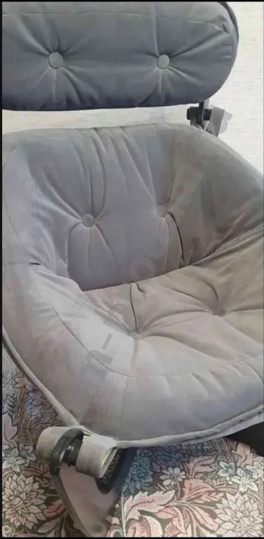 Новое деревянное кресло