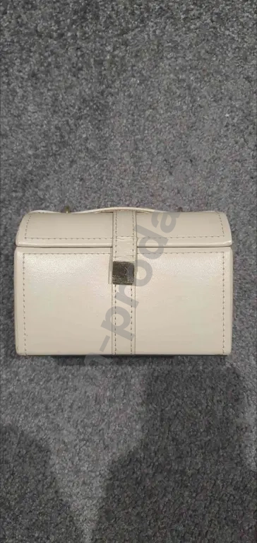 Деревянная шкатулка