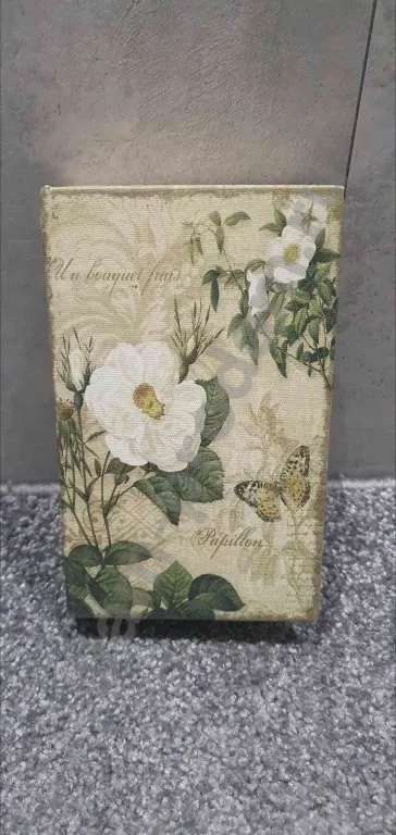 Деревянная шкатулка