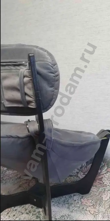 Новое деревянное кресло