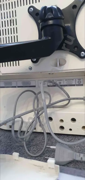 Tелевизop SHARP