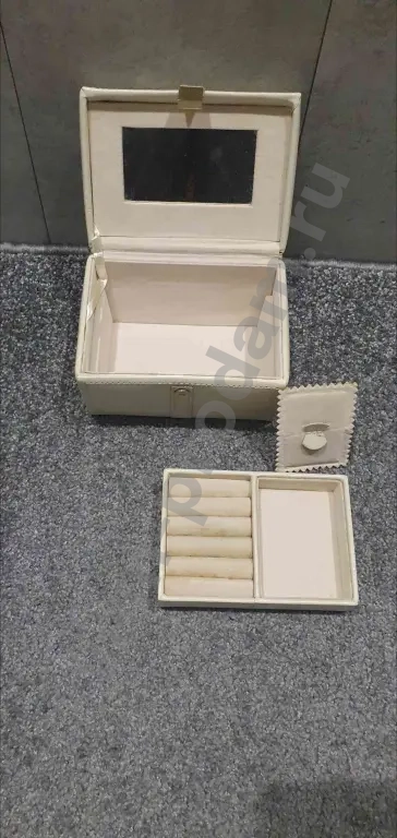 Деревянная шкатулка