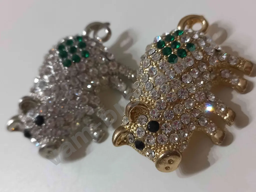 броши поросята стразовые новые