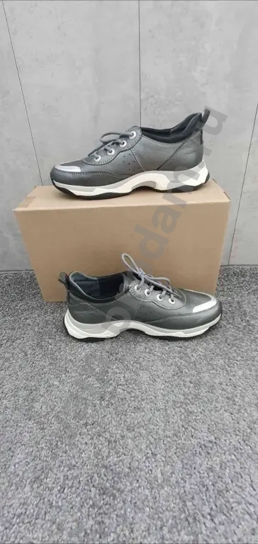 Кроссовки BROADWAY.