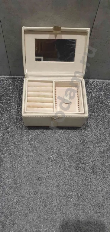 Деревянная шкатулка