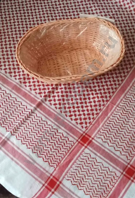 Французская скатерть с вышивкой