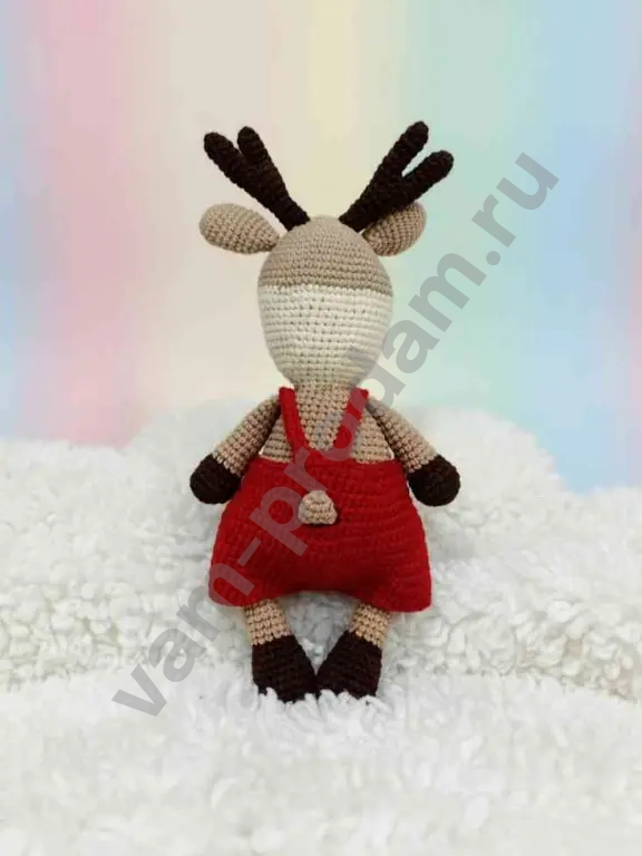 Вязаная игрушка Олененок