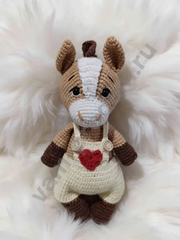 Вязаная игрушка лошадка