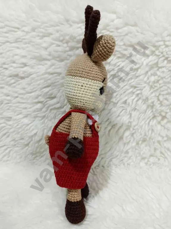 Вязаная игрушка Олененок