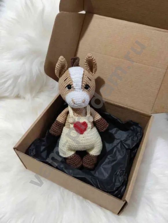 Вязаная игрушка лошадка