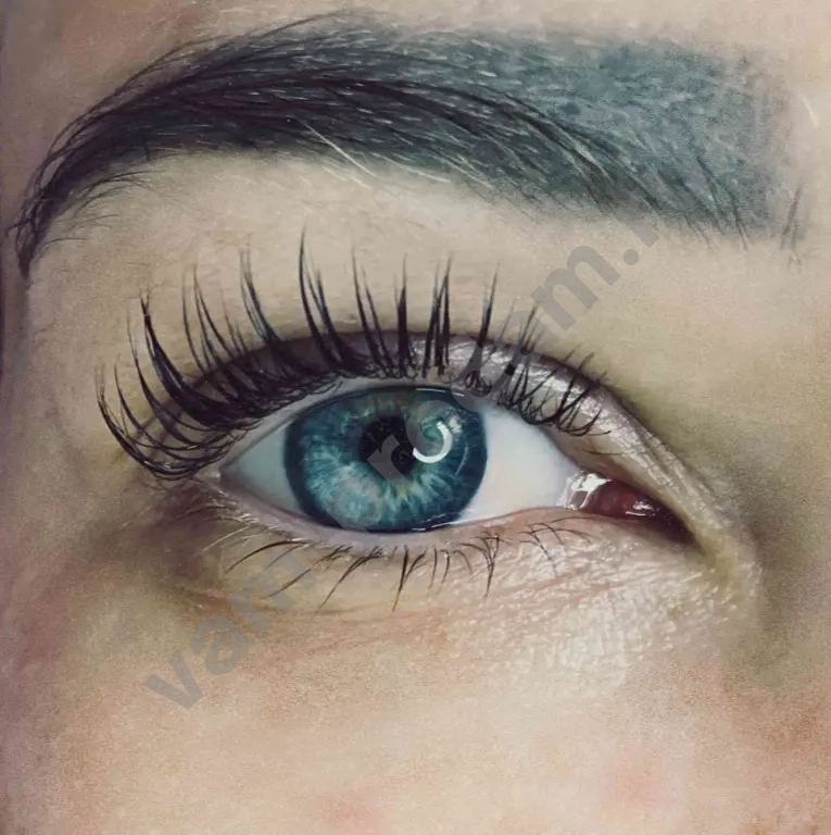 Ламинирование ресниц и оформление бровей