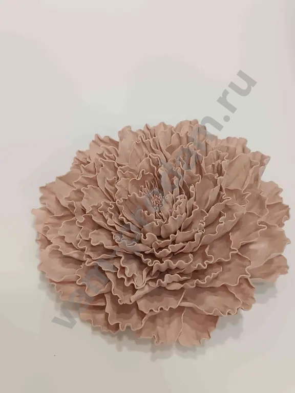 Брошь- цветок в подарочной коробке