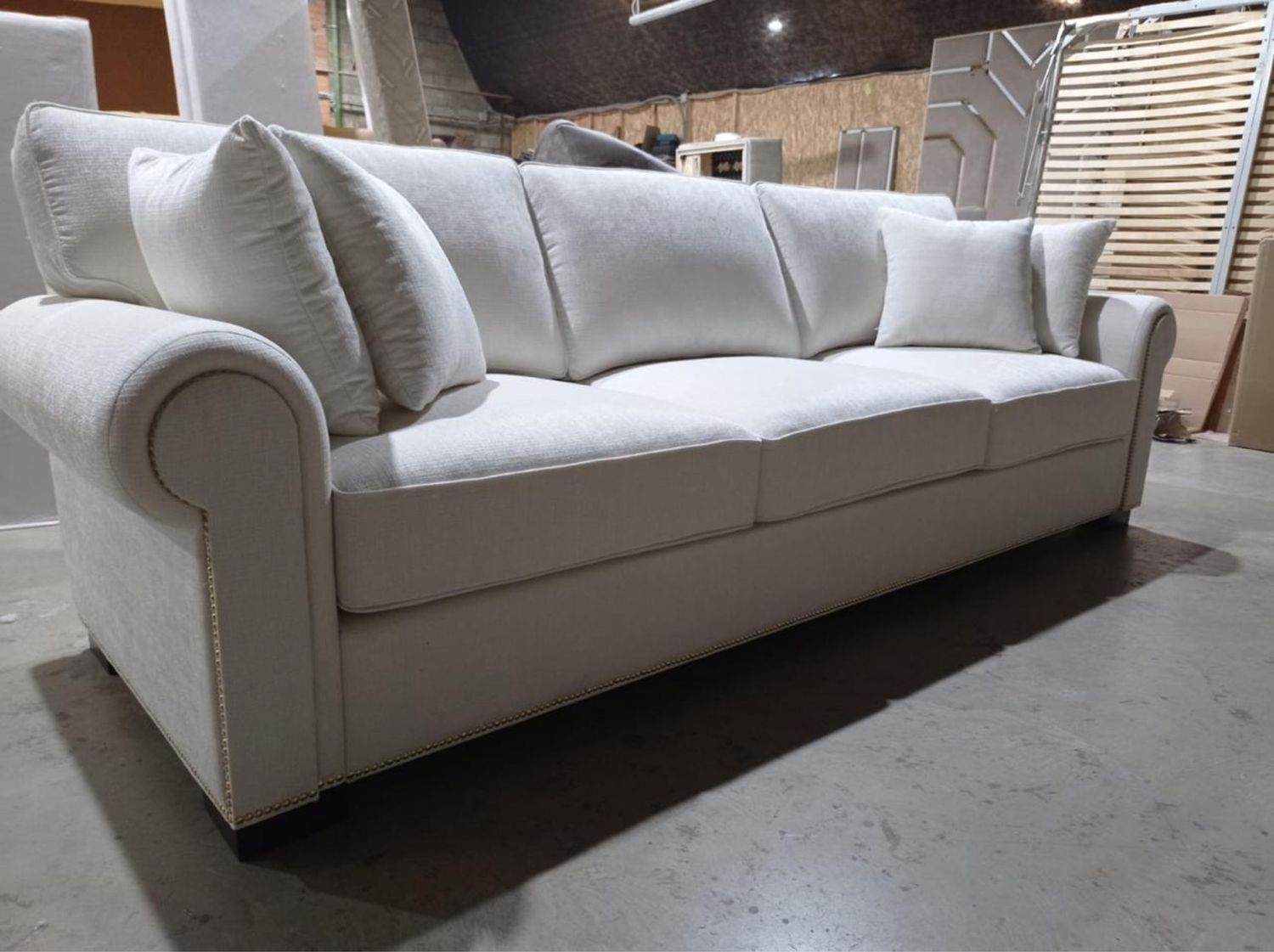 Диван прямой в наличии