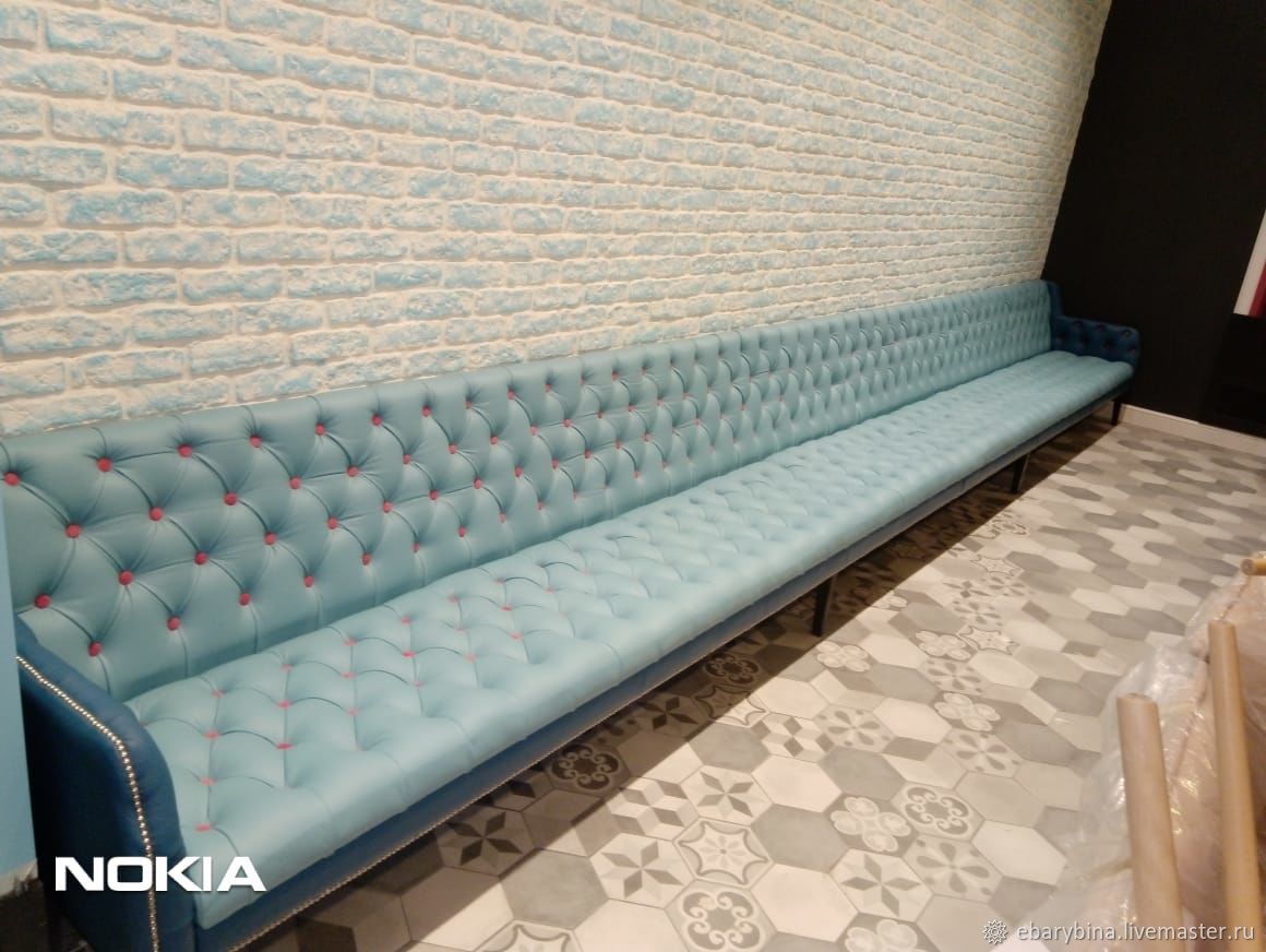 Диван в натуральной коже для кофейни Bodrero