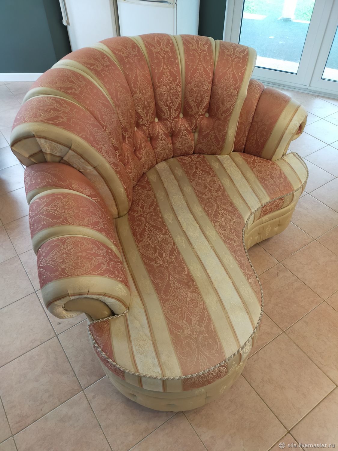 Диван бу не антикварный. Оттоманка