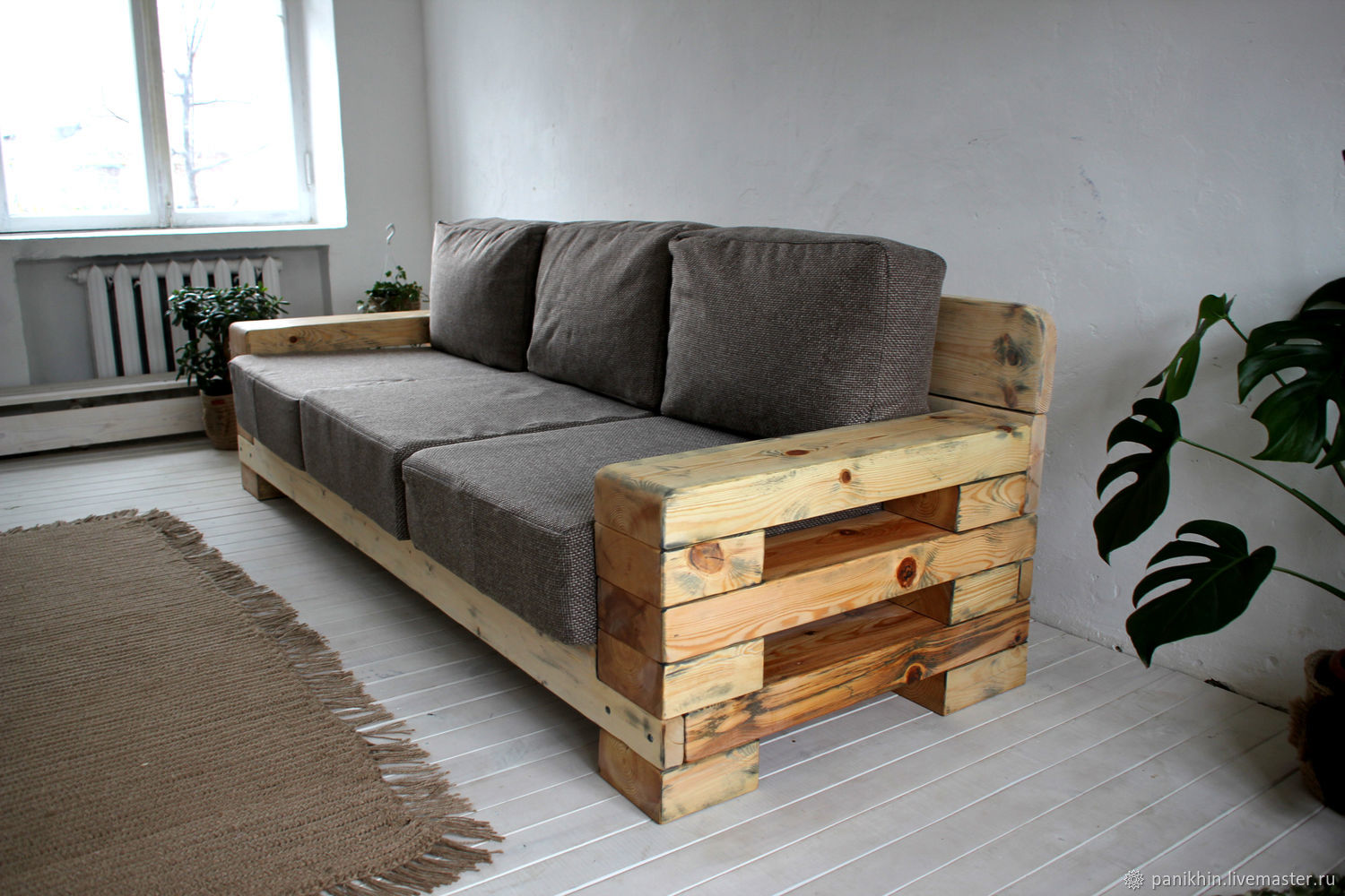 Диван из массива сосны