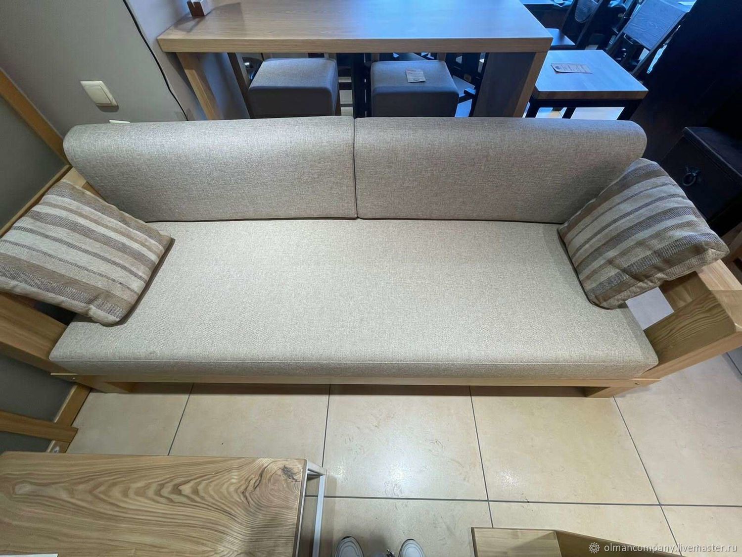 Диван мягкий из массива дерева