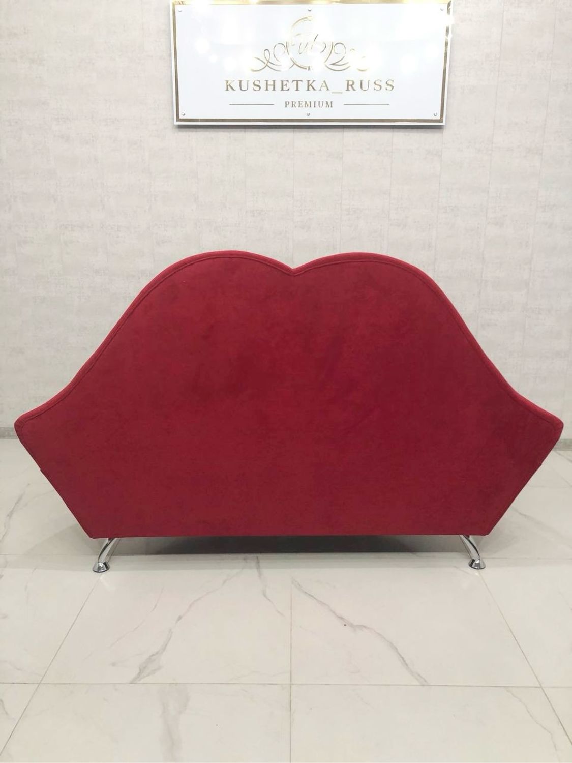 Диван губы 160 см