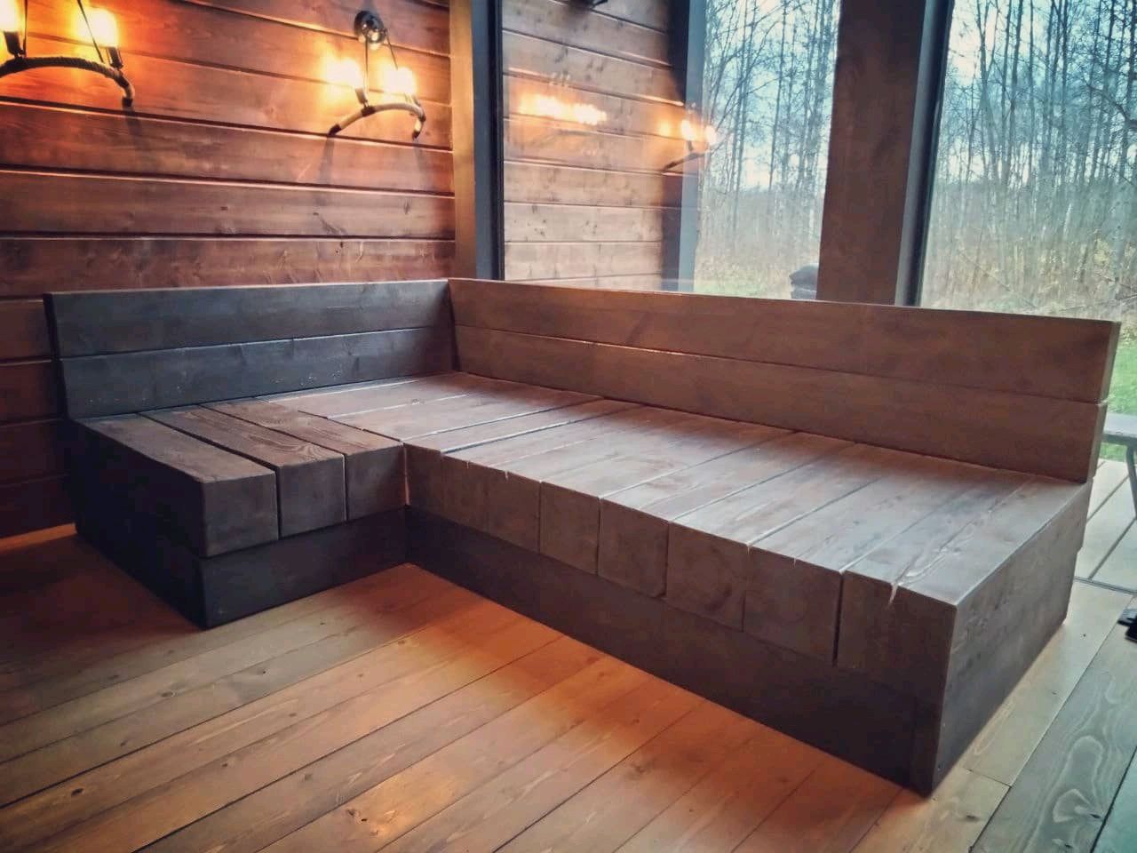 Диван из брусьев