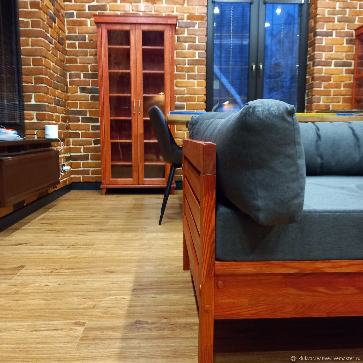 Диван из массива ясеня