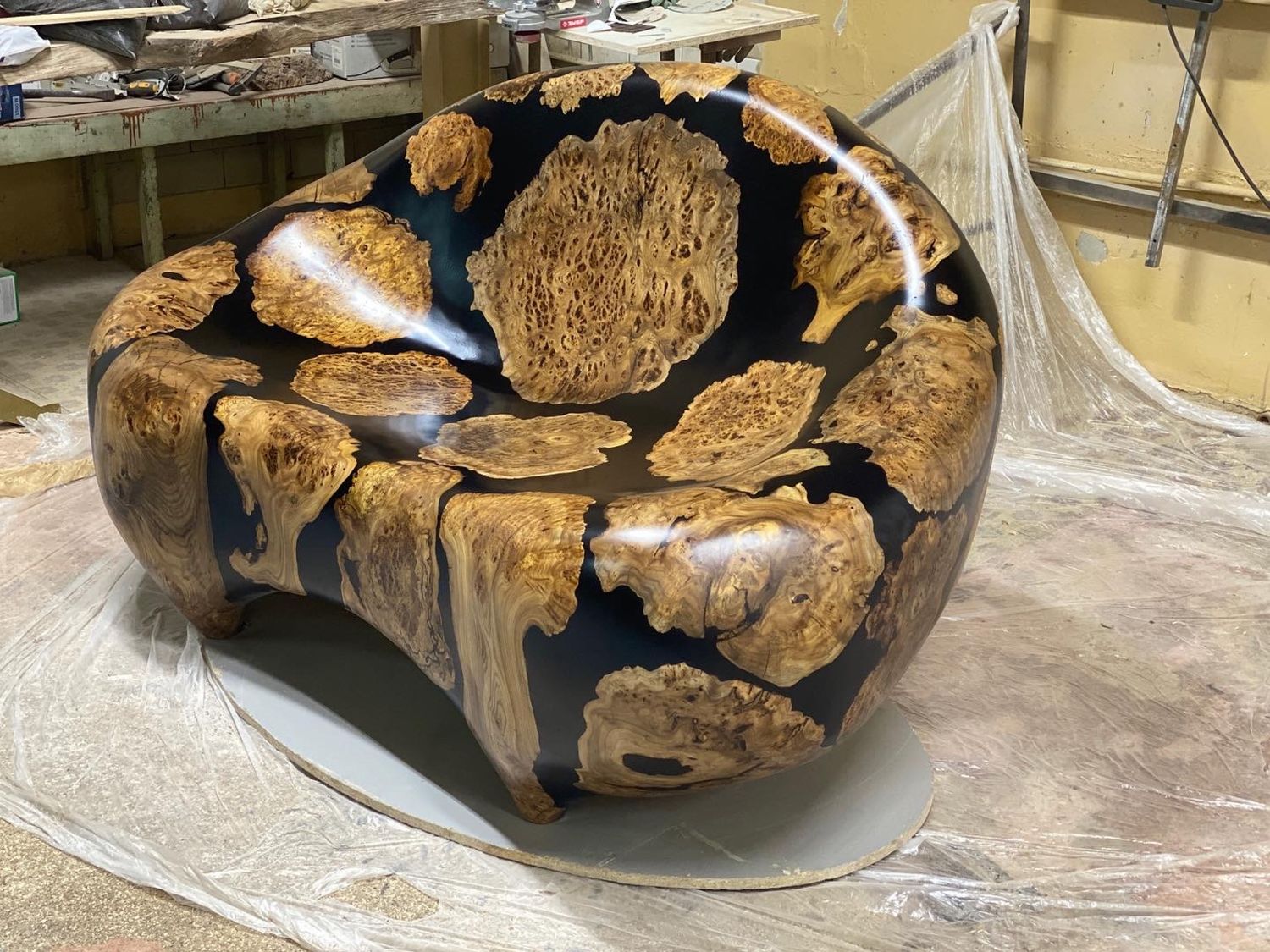 Диван из дерева