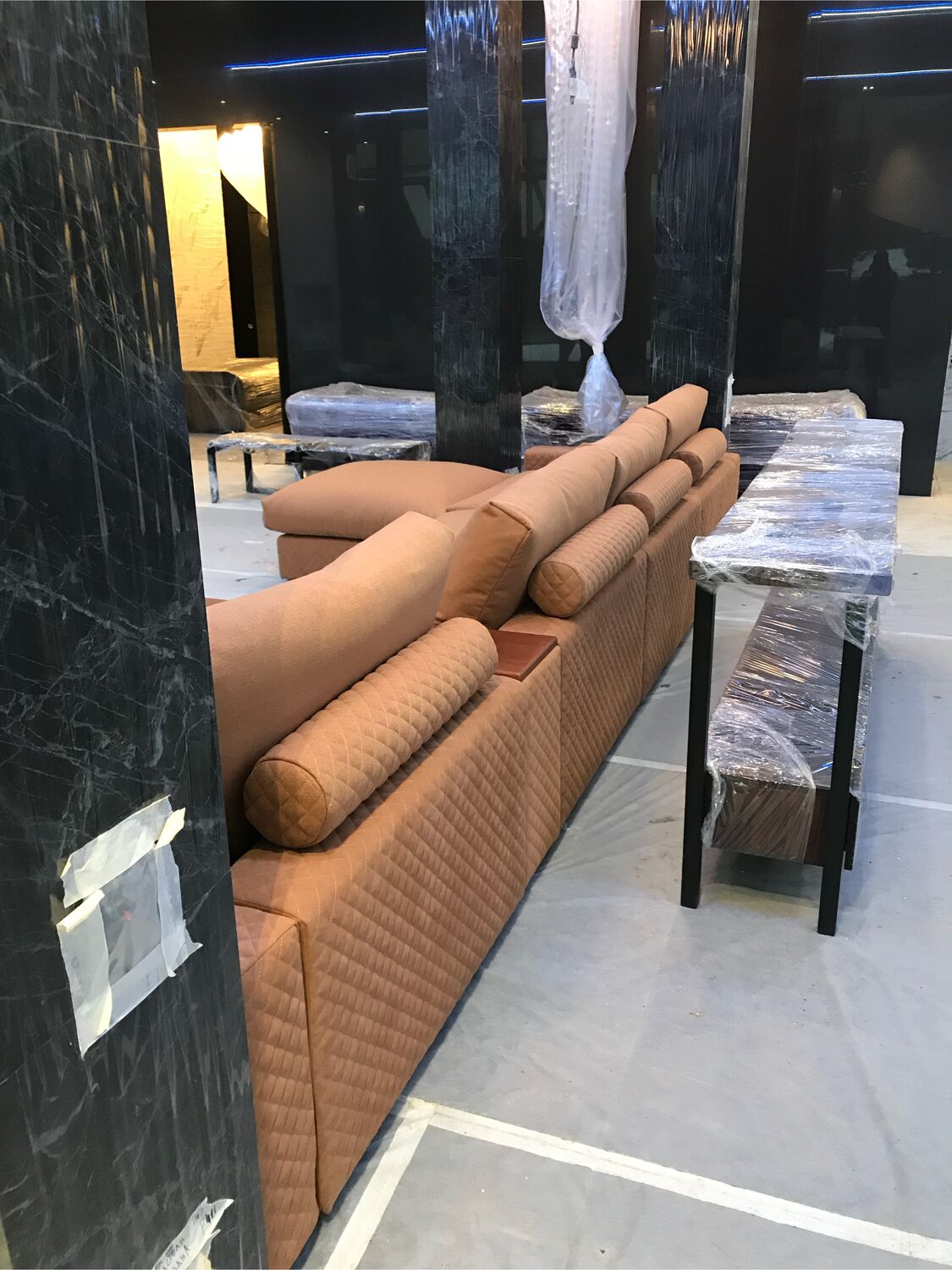 Диван Gamma выполнен по мотивам модели Domino фабрики Эстетика