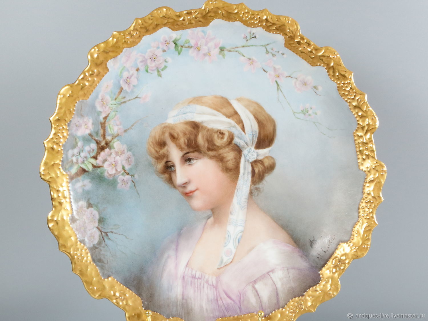 Антикварное фарфоровое блюдо. Limoges